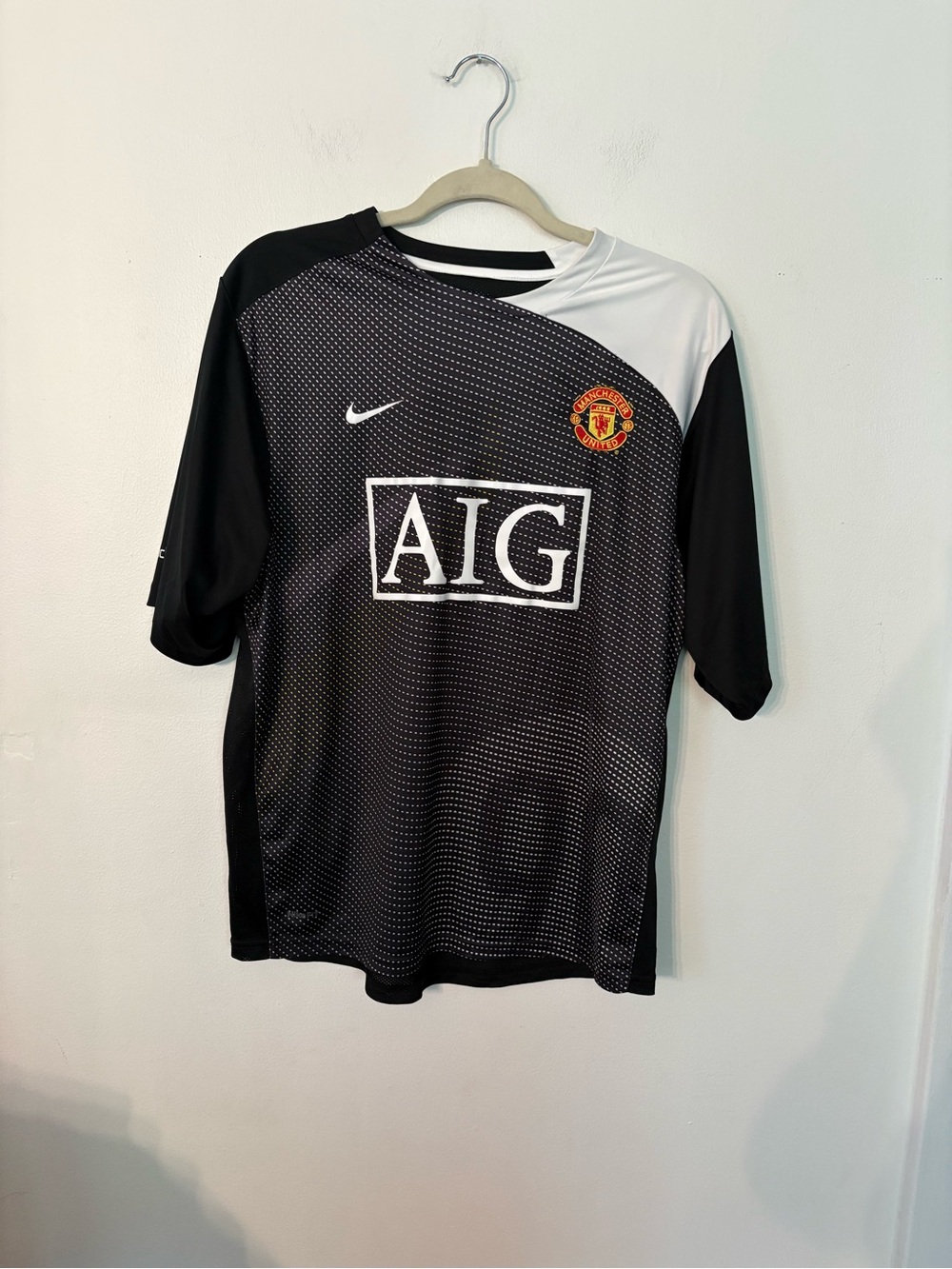 Nike Black and White Manchester United Training Jersey. Medium